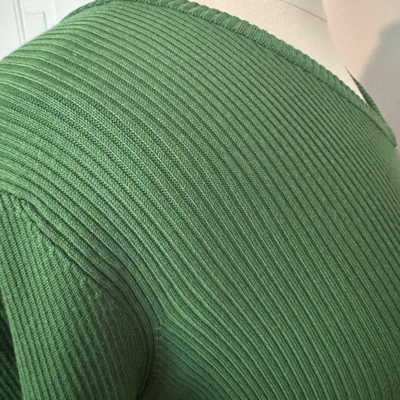 Cato Women's Green V-Neck Sweater - Picture 5 of 7